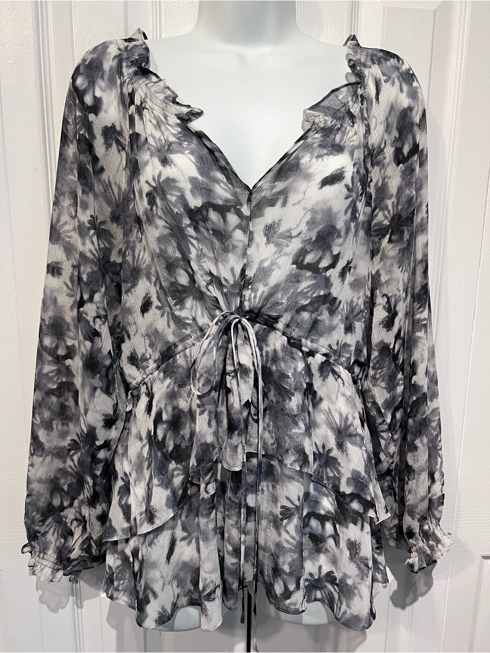 Cynthia Steffe Silk Chiffon Black/Grey Abstract Floral Print Sheer Blouse Size S